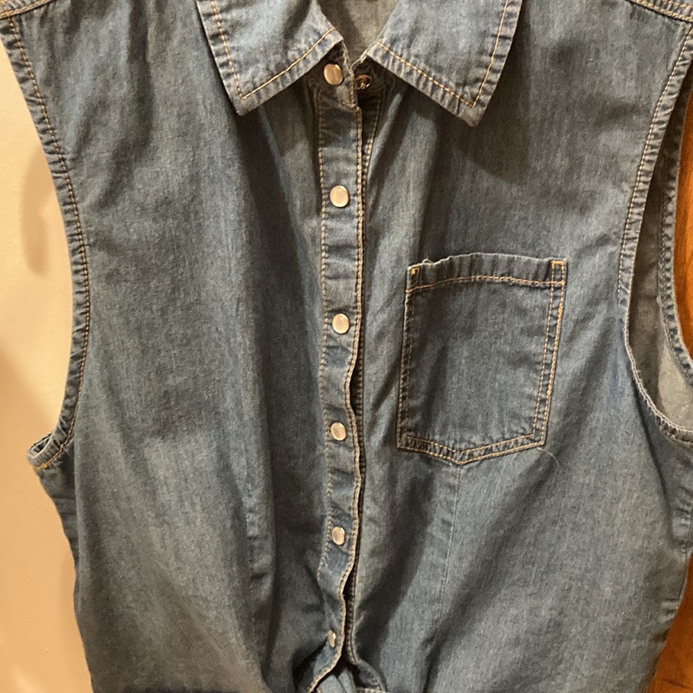 Forever 21 Denim Crop Top - Picture 2 of 7